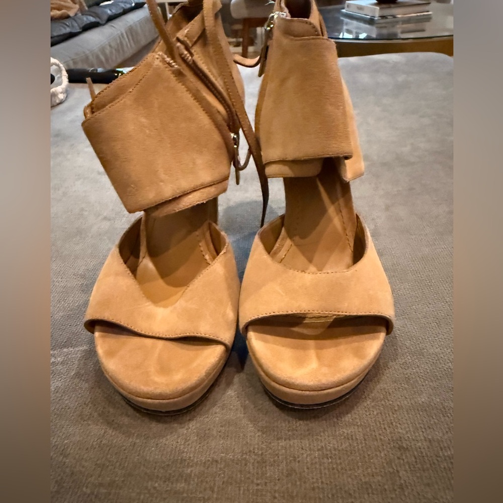 Yves Saint Laurent Tan Platform heels rare!